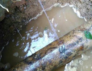 延寿楼顶渗水维修公司分享下地暖漏水的原因及检测方法。